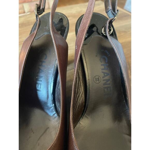 NWOT CHANEL Leather Slingback Heels w/Quilted Patent Leather Toe & Ankle Charm - Picture 8 of 8